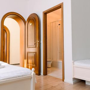 Zimmer mit zwei Einzelbetten